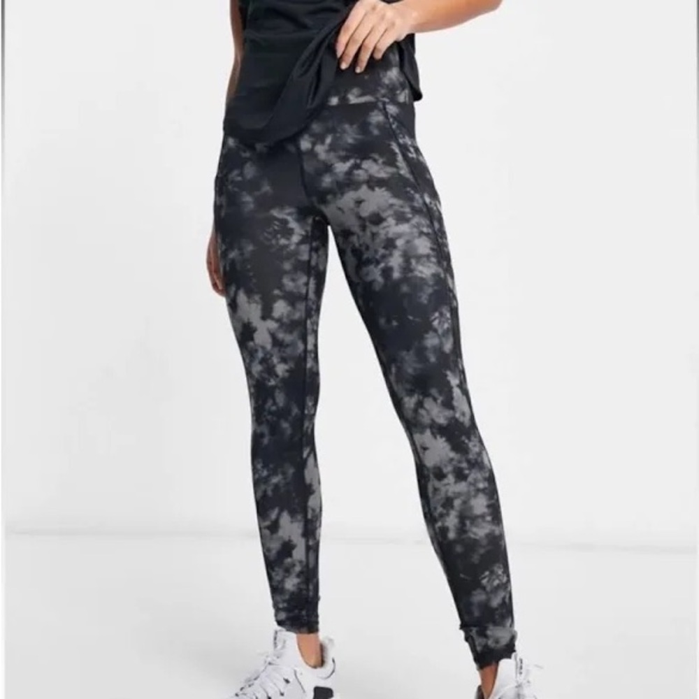 American Eagle Outfitters Black and Gray Tie-Dye Leggings
